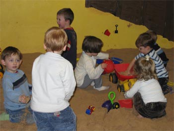 Elinor and pals playing in sandpit